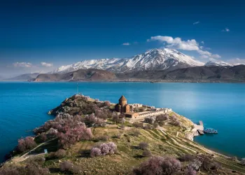 Uçaklı Kars Van Gezisi 2 Gece 3 Gün