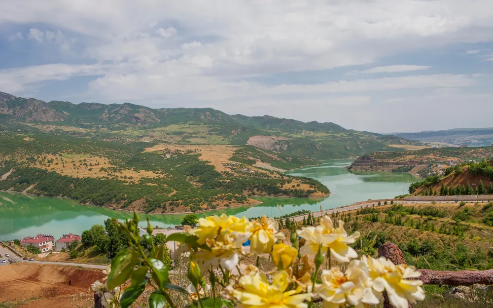 23 Nisan Özel  Sivas Divriği Kemaliye Tunceli Munzur Erzincan Turu 3 Gece 4 Gün Pegasus ile gidiş-Ajet ile Dönüş 23-26 Nisan